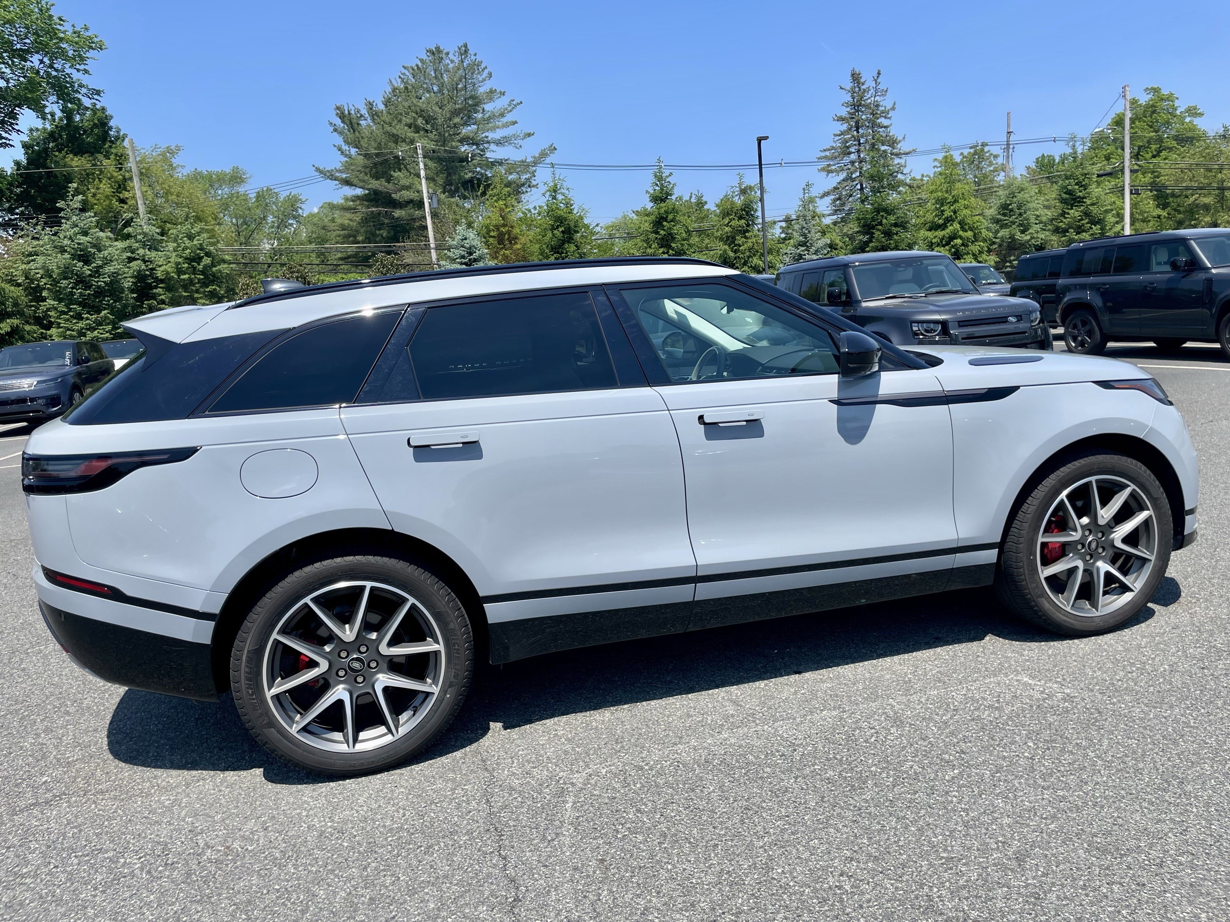 Certified 2025 Land Rover Range Rover Velar Dynamic SE AWD/4WD image 7