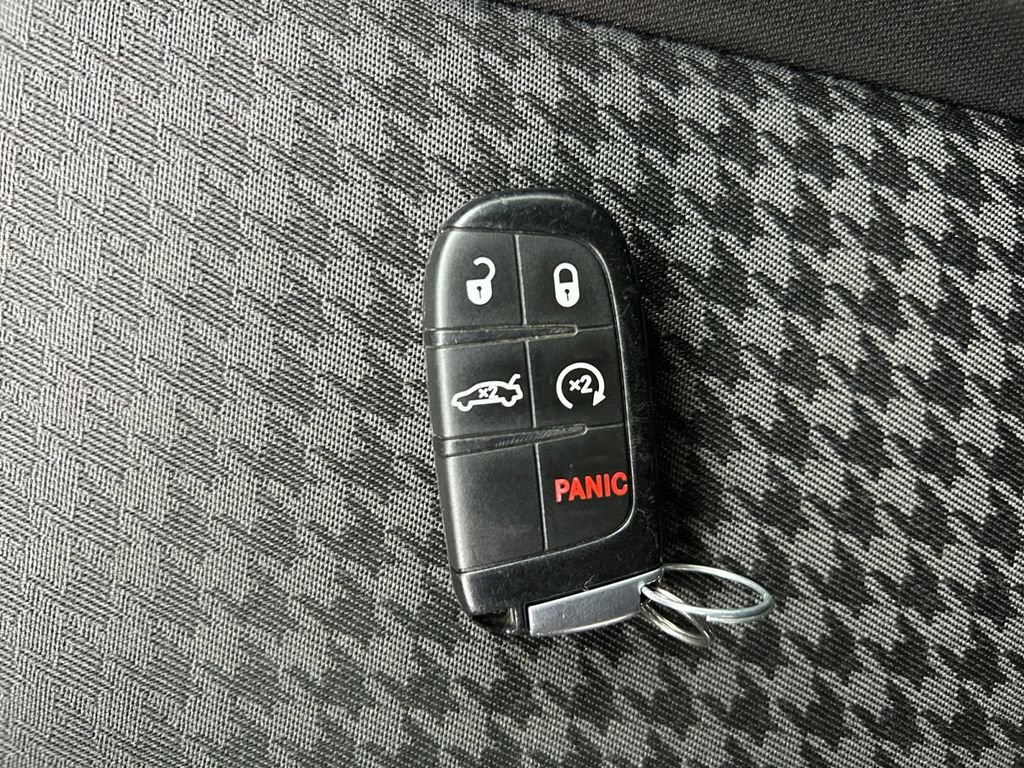 Used 2021 Dodge Challenger SXT w/ Driver Convenience Group RWD image 31