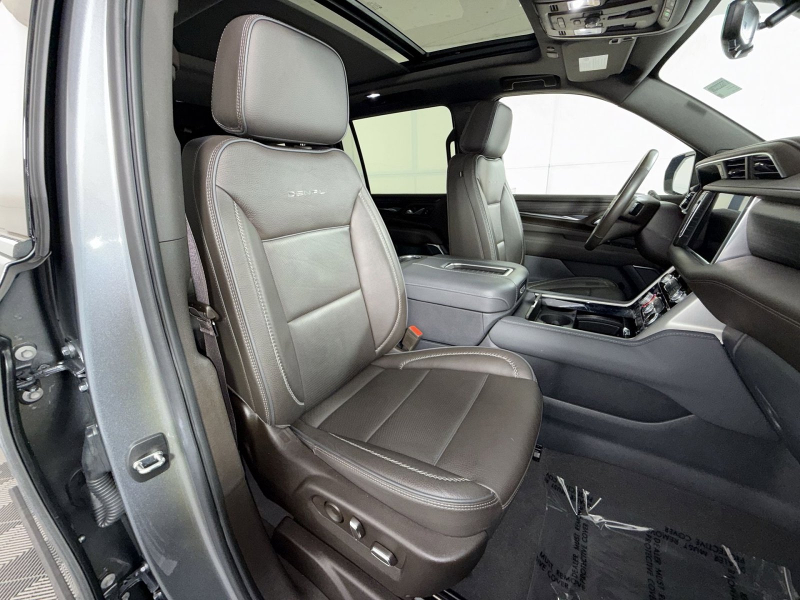 Used 2022 GMC Yukon XL Denali w/ Advanced Technology Package AWD/4WD image 28