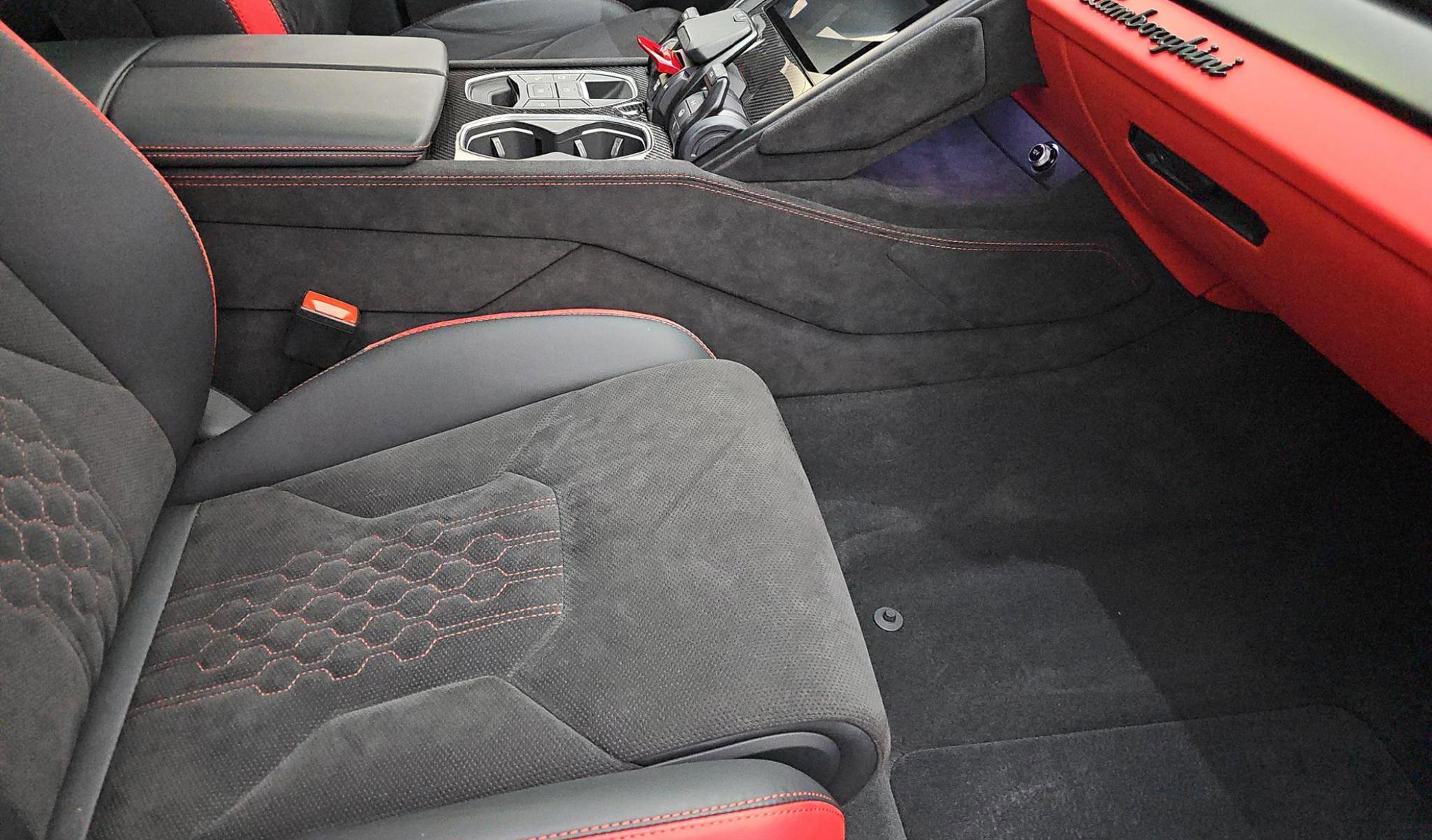 Used 2023 Lamborghini Urus S image 6
