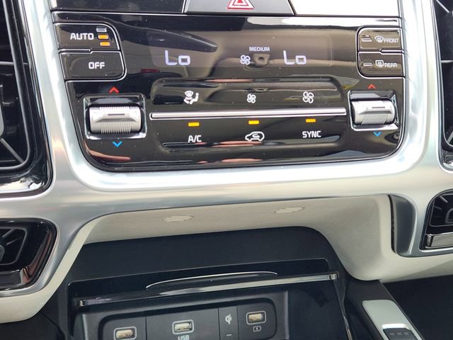 Certified 2023 Kia Sorento SX FWD image 19