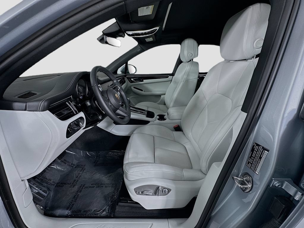 New 2025 Porsche Macan AWD/4WD image 5