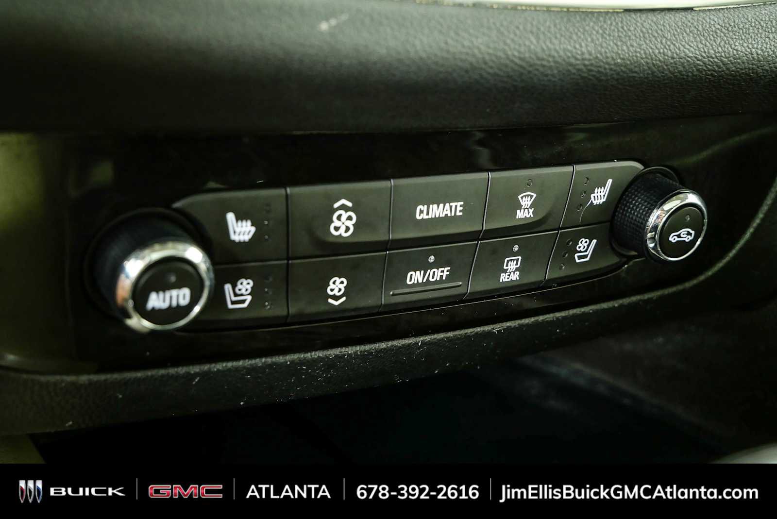 Used 2020 Buick Enclave Premium w/ Sun and Sites Package FWD image 16