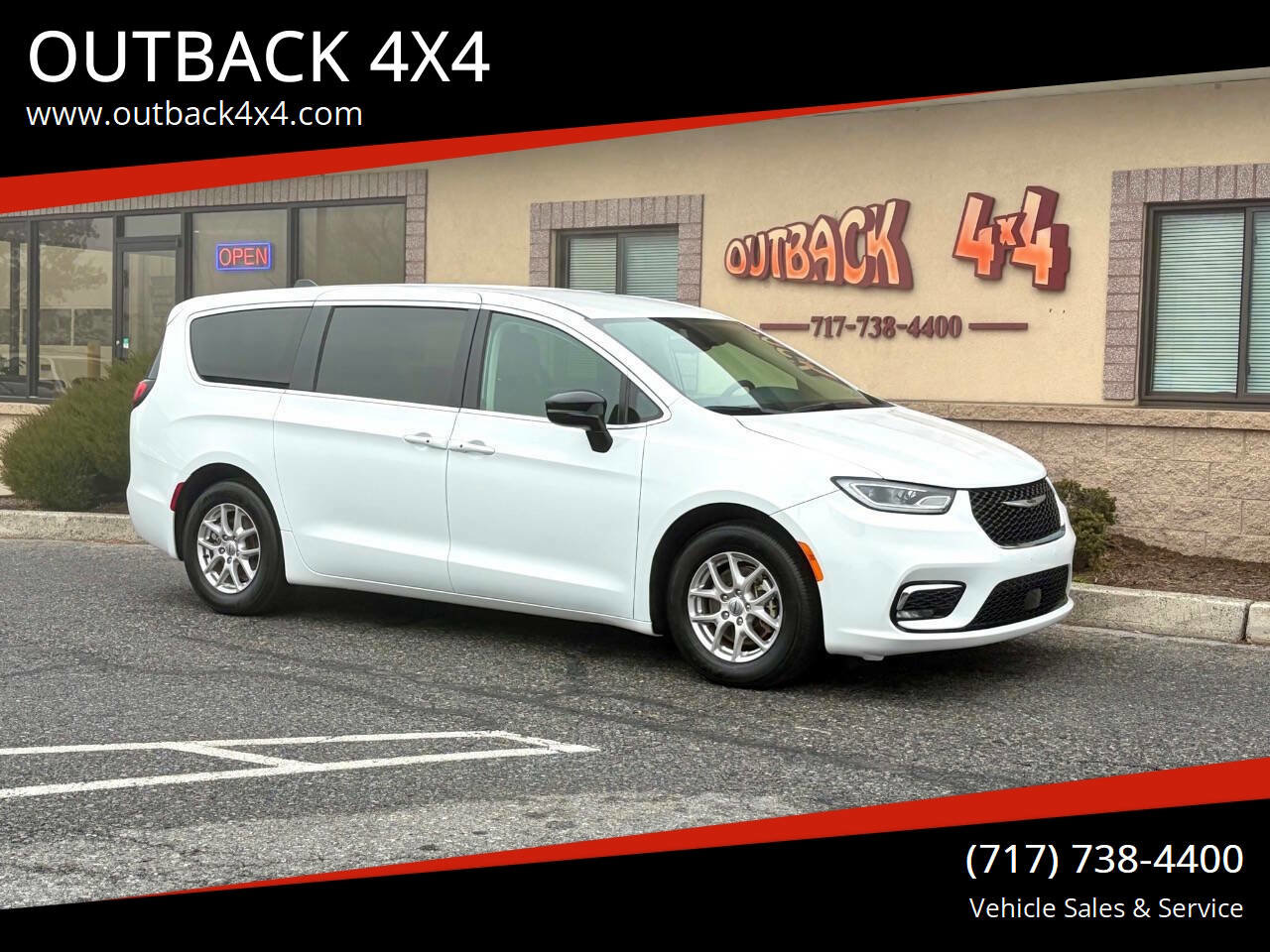 Used 2024 Chrysler Pacifica Touring-L image 1