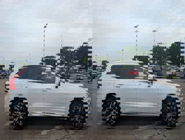 Used 2023 Volvo XC60 T8 Ultimate w/ Climate Package image 3