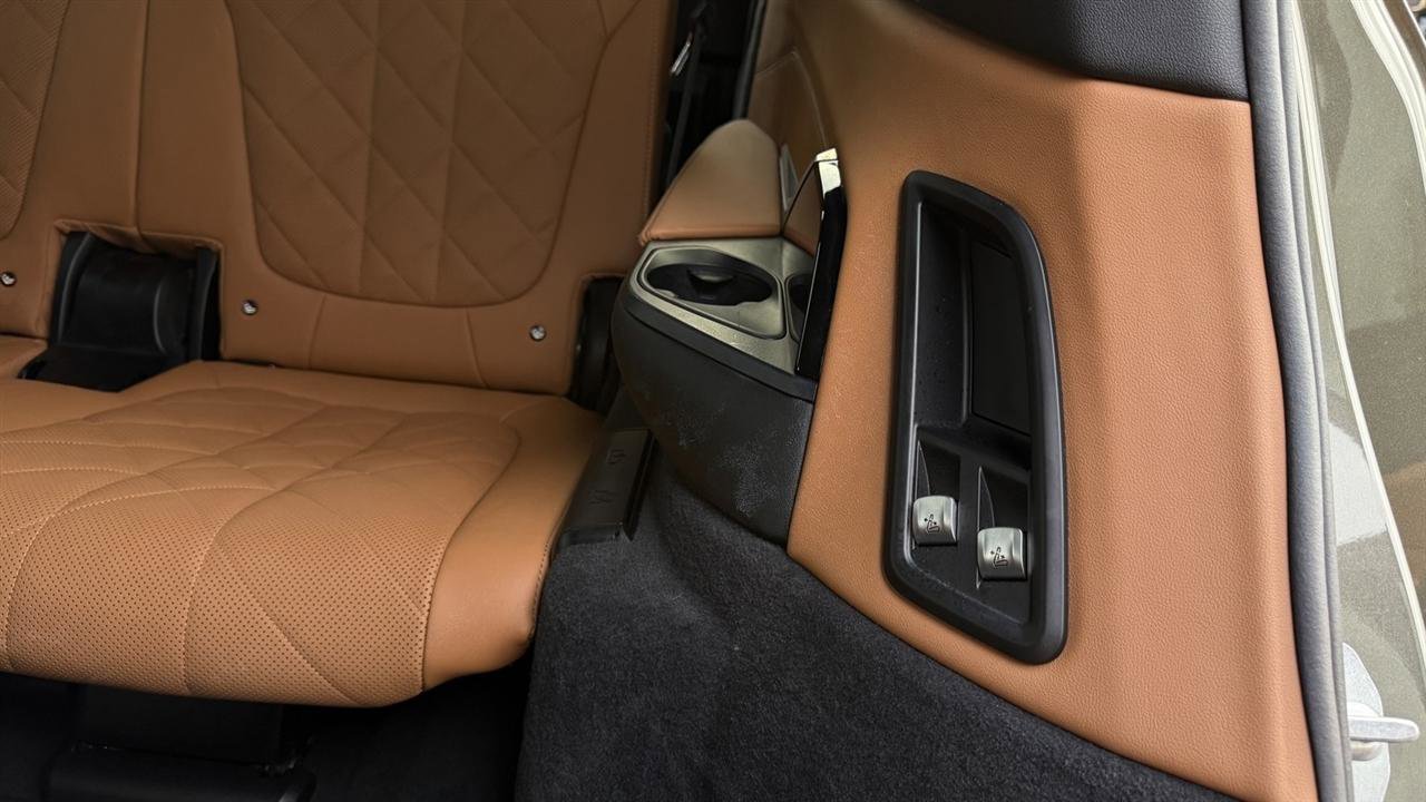Used 2024 BMW X7 xDrive40i image 40
