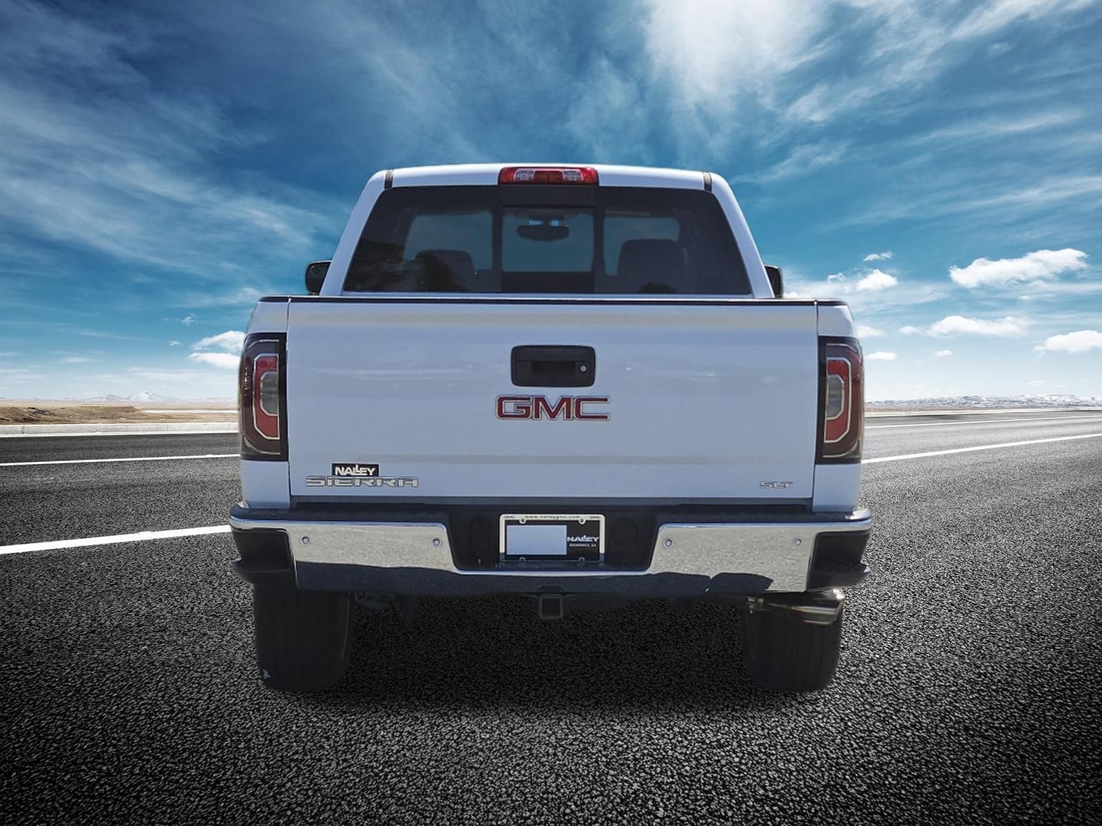 Used 2017 GMC Sierra 1500 SLT w/ SLT Premium Package image 18