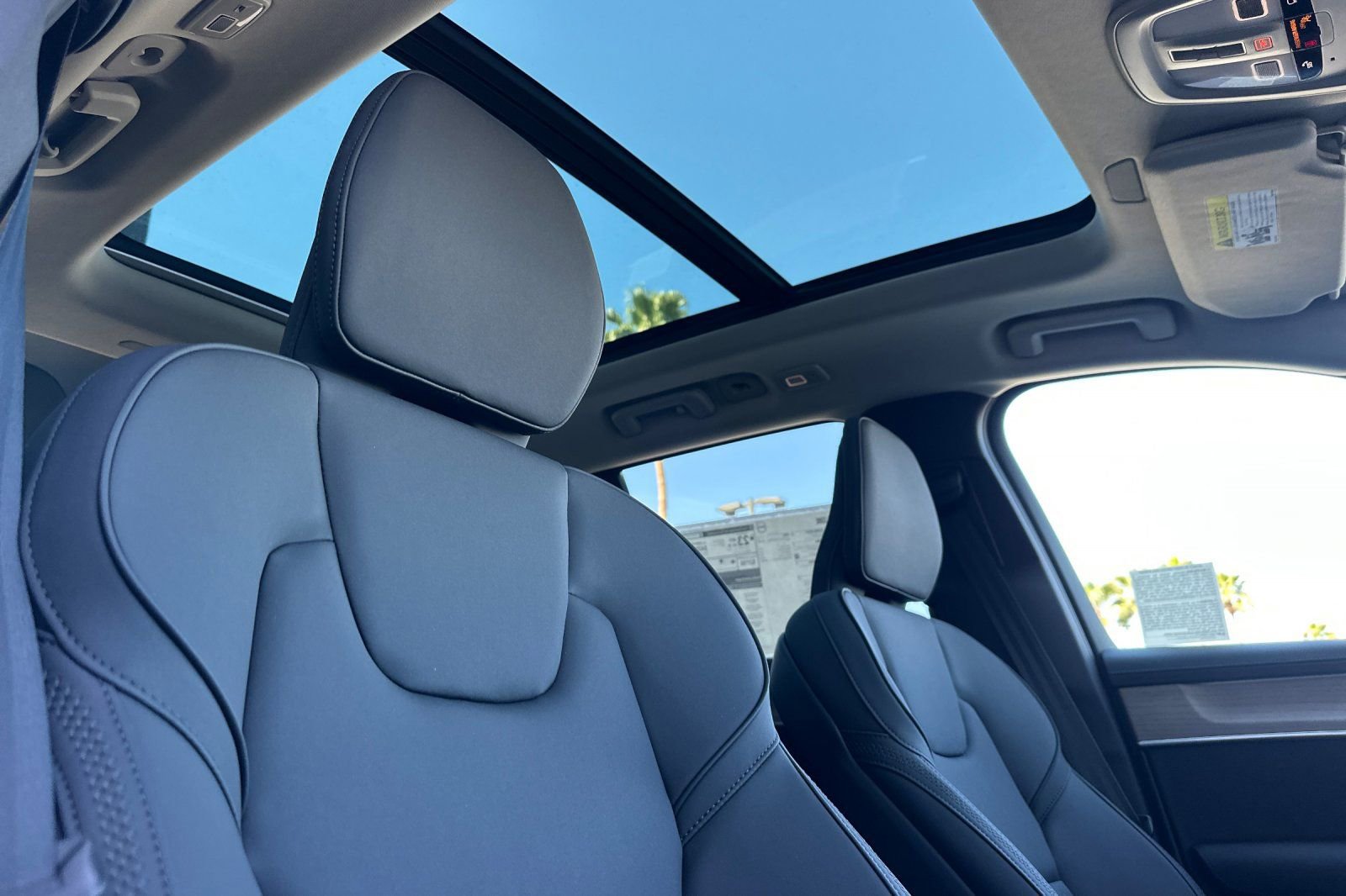 New 2025 Volvo XC90 B6 Core w/ Protection Package Premier AWD/4WD image 19