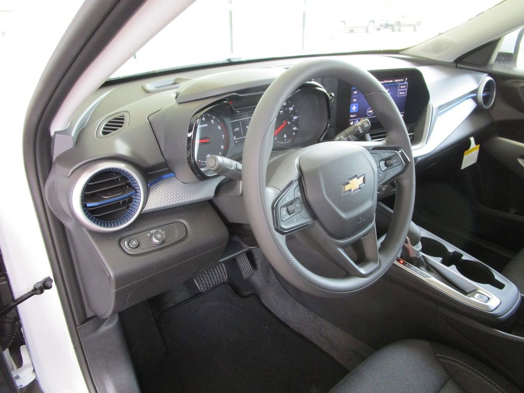 New 2026 Chevrolet Trax LS w/ LS Convenience Package FWD image 19