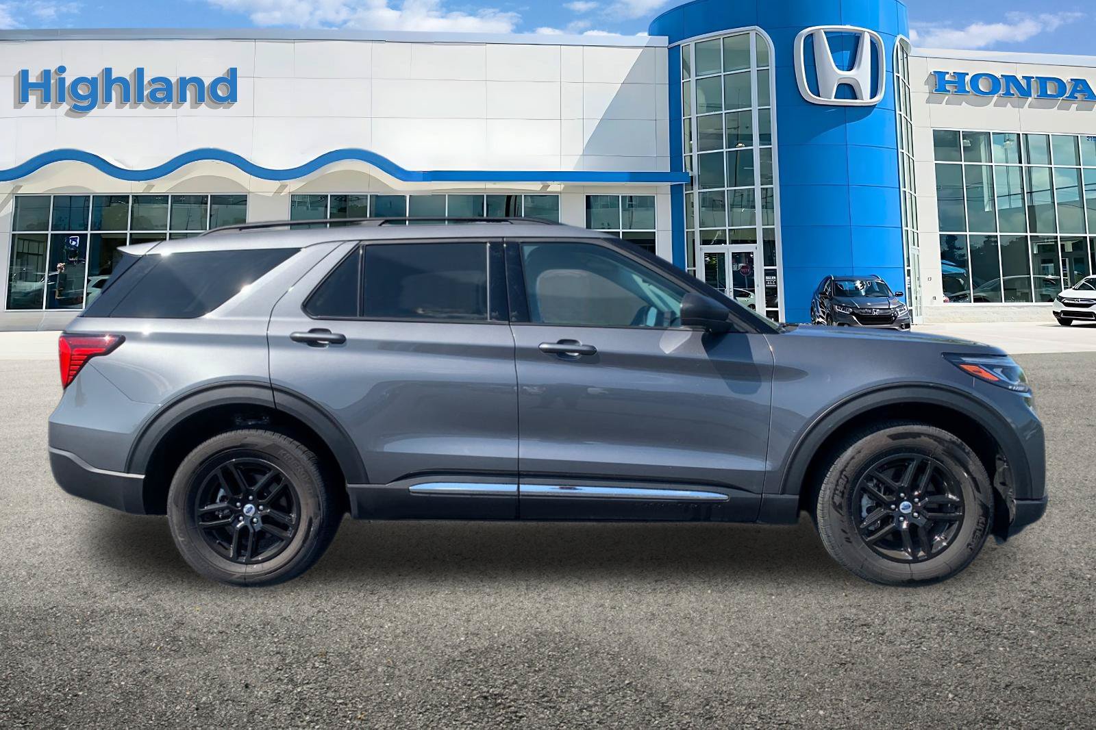 Used 2025 Ford Explorer Active AWD/4WD image 6