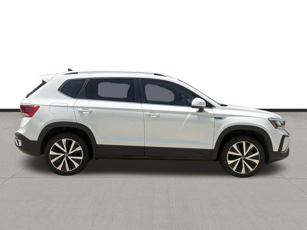 Used 2024 Volkswagen Taos SE FWD image 5
