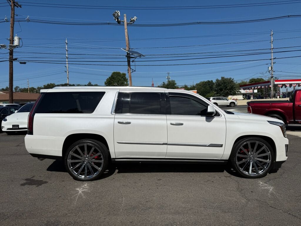 Used 2018 Cadillac Escalade ESV Premium Luxury w/ LPO, Radiant Package AWD/4WD image 8
