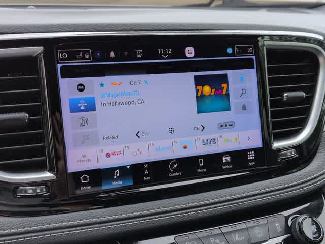 Used 2022 Chrysler Pacifica Limited w/ Uconnect Theater Family Group AWD/4WD image 32