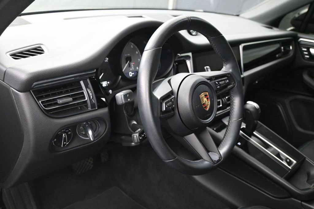 Certified 2024 Porsche Macan S AWD/4WD image 5