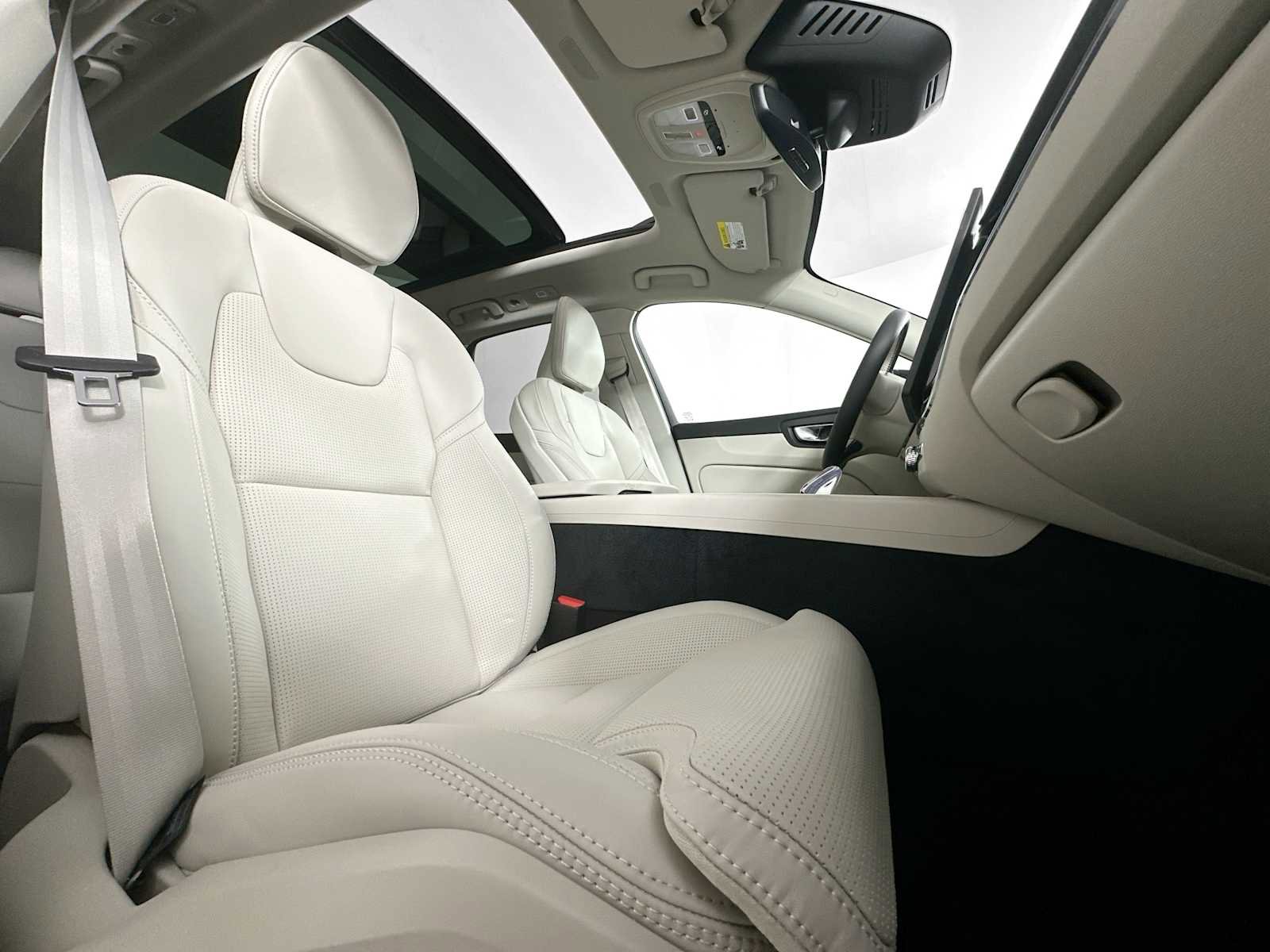 New 2026 Volvo XC60 T8 Ultra w/ Protection Package Premier image 26