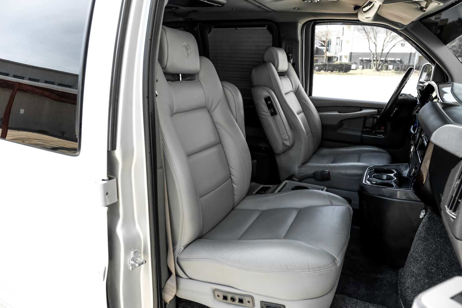 Used 2011 Chevrolet Express 1500 image 35