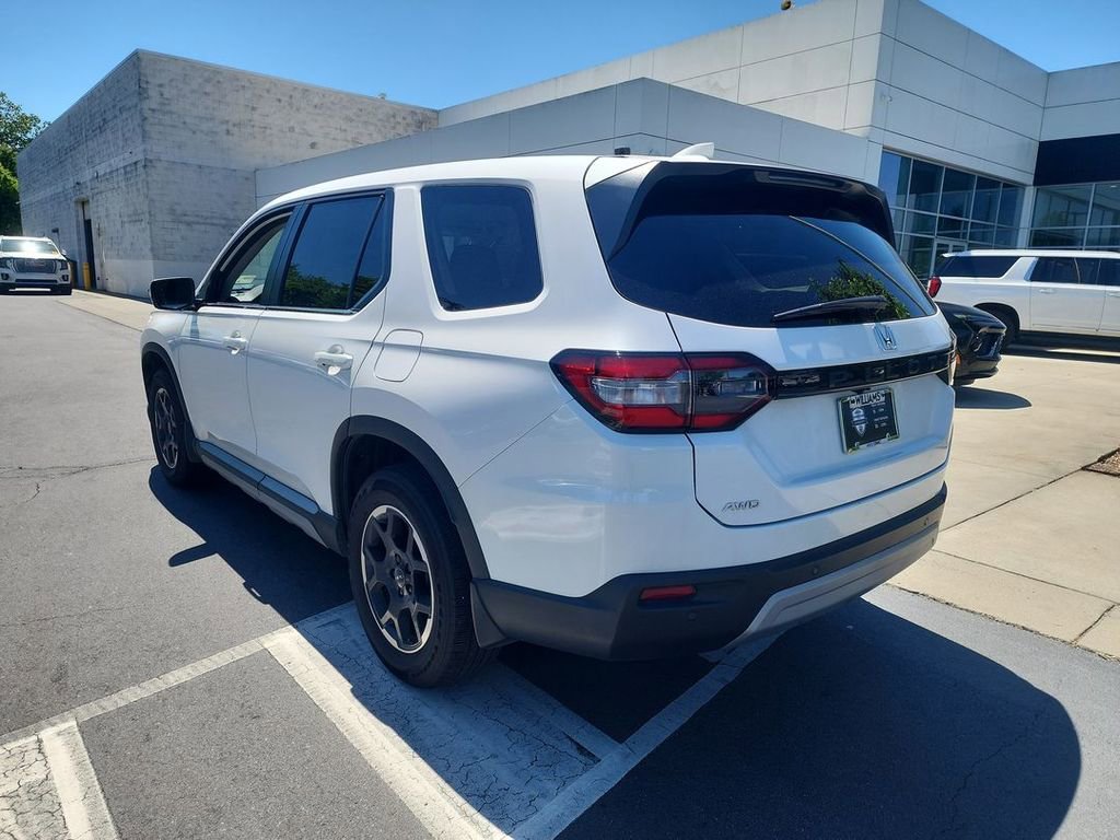 Used 2025 Honda Pilot EX-L image 6