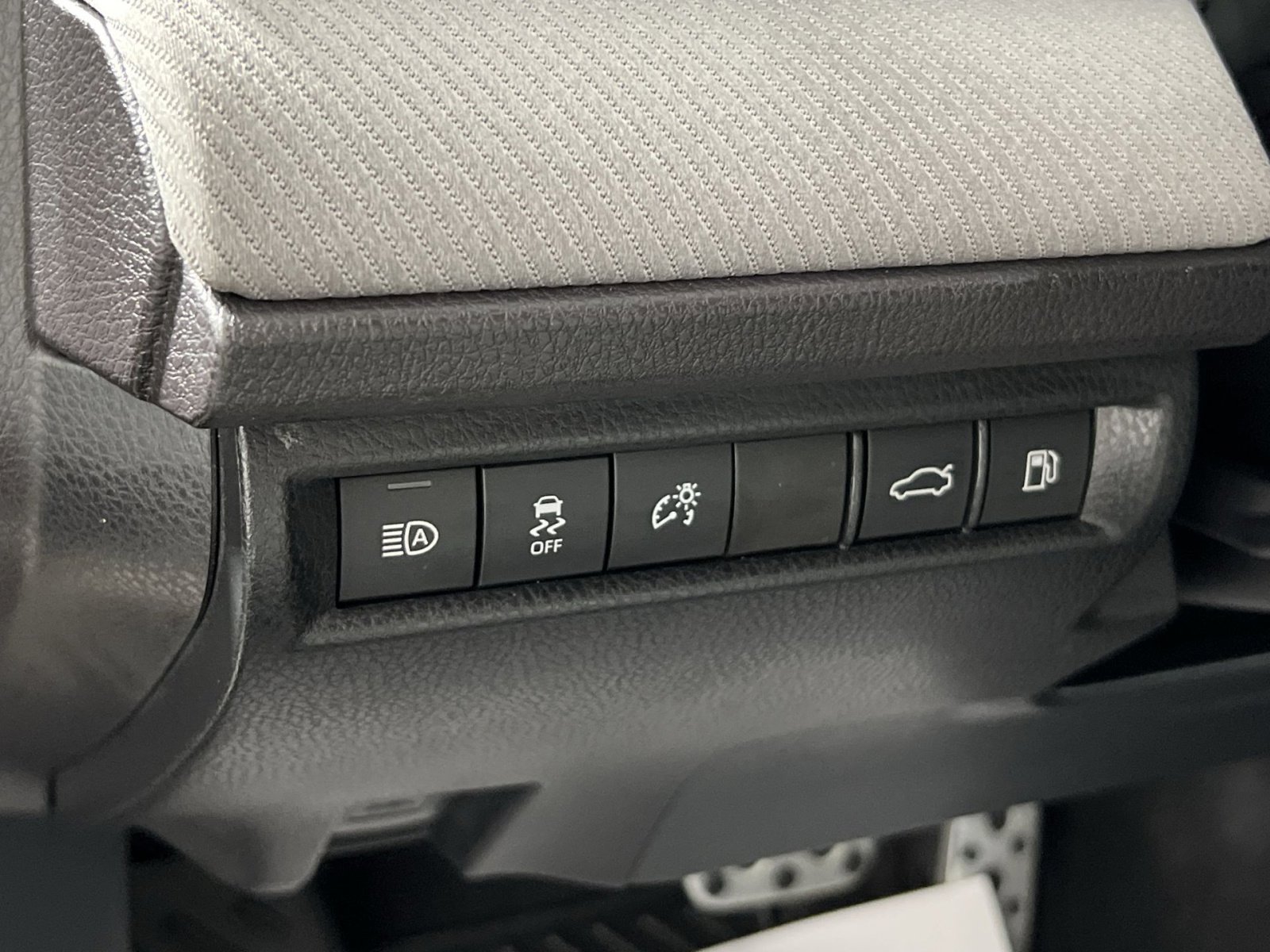 Used 2025 Toyota Camry SE image 31