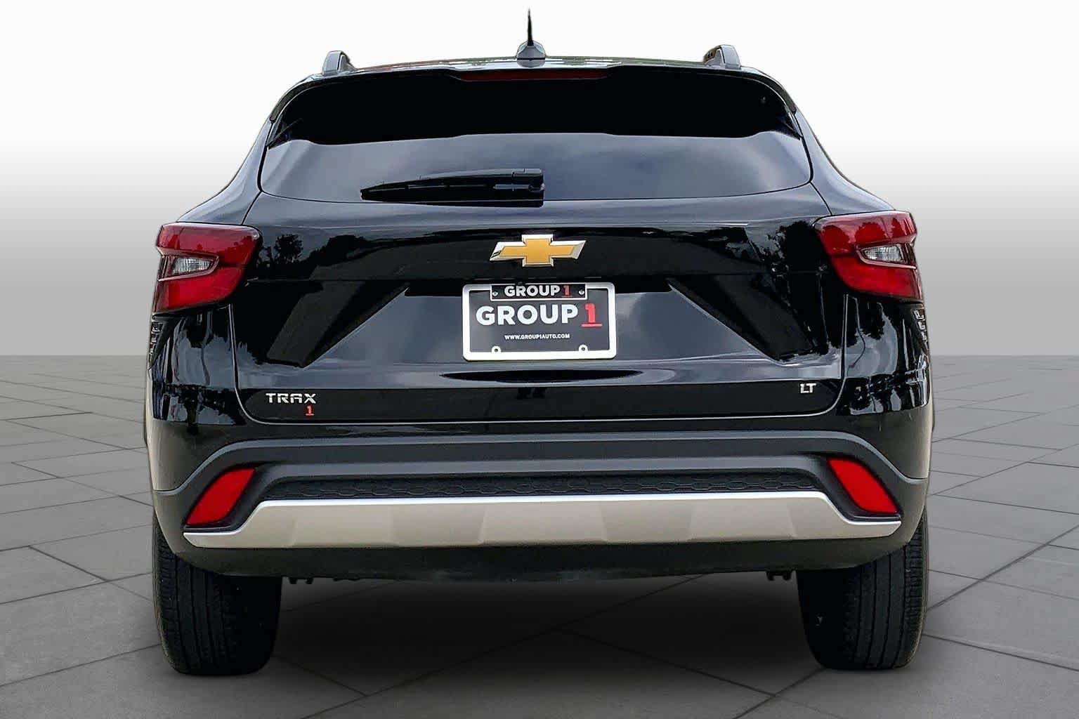 Used 2024 Chevrolet Trax LT w/ Sunroof Package FWD image 5