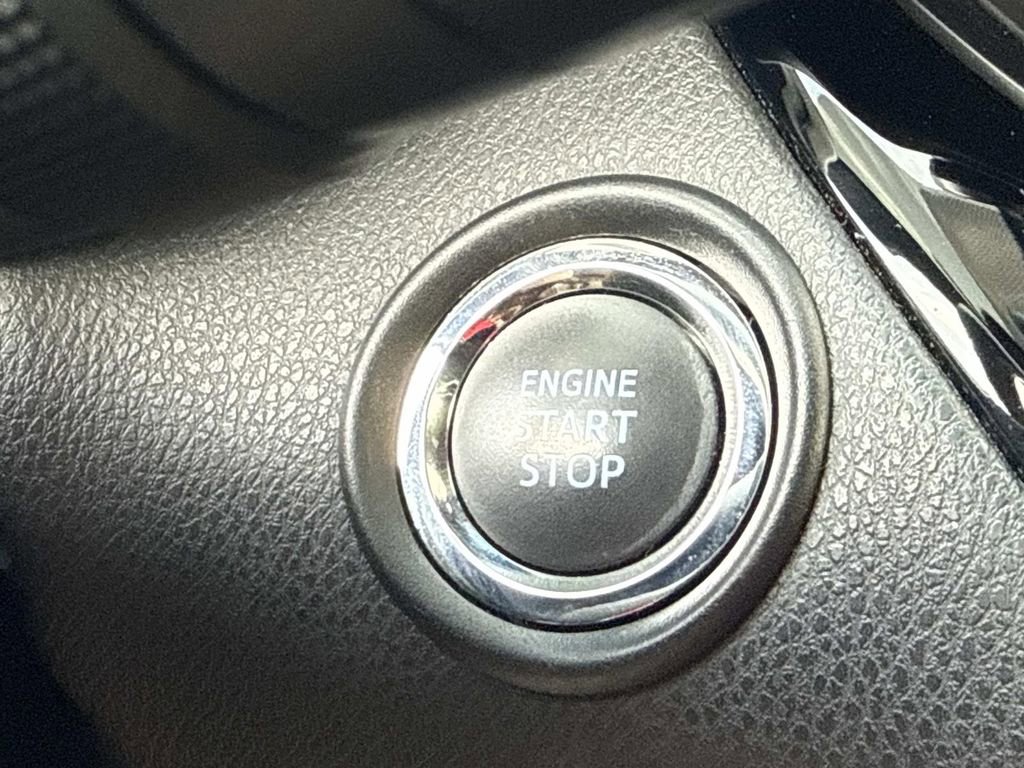 Used 2020 Toyota C-HR XLE image 35