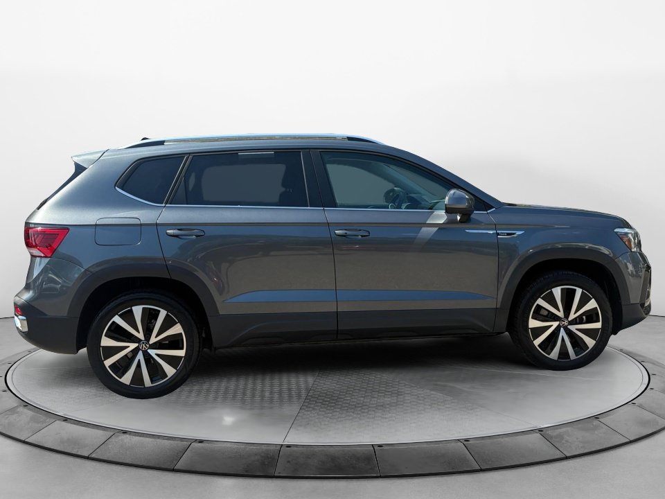 Certified 2023 Volkswagen Taos SE FWD image 8