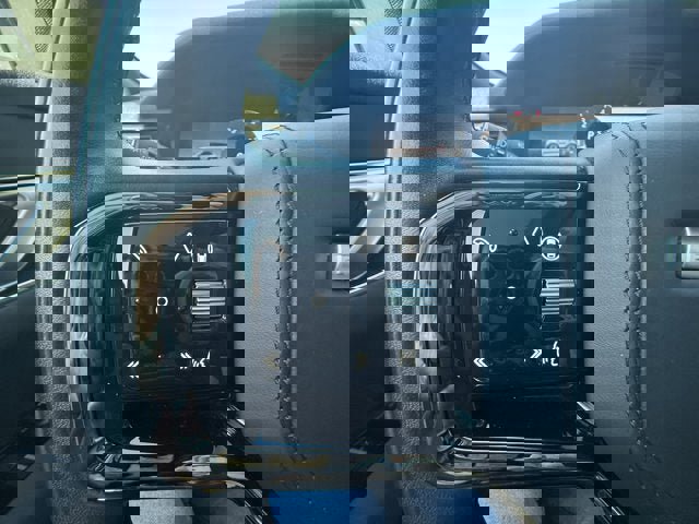 Used 2025 Land Rover Range Rover Velar Dynamic SE image 22