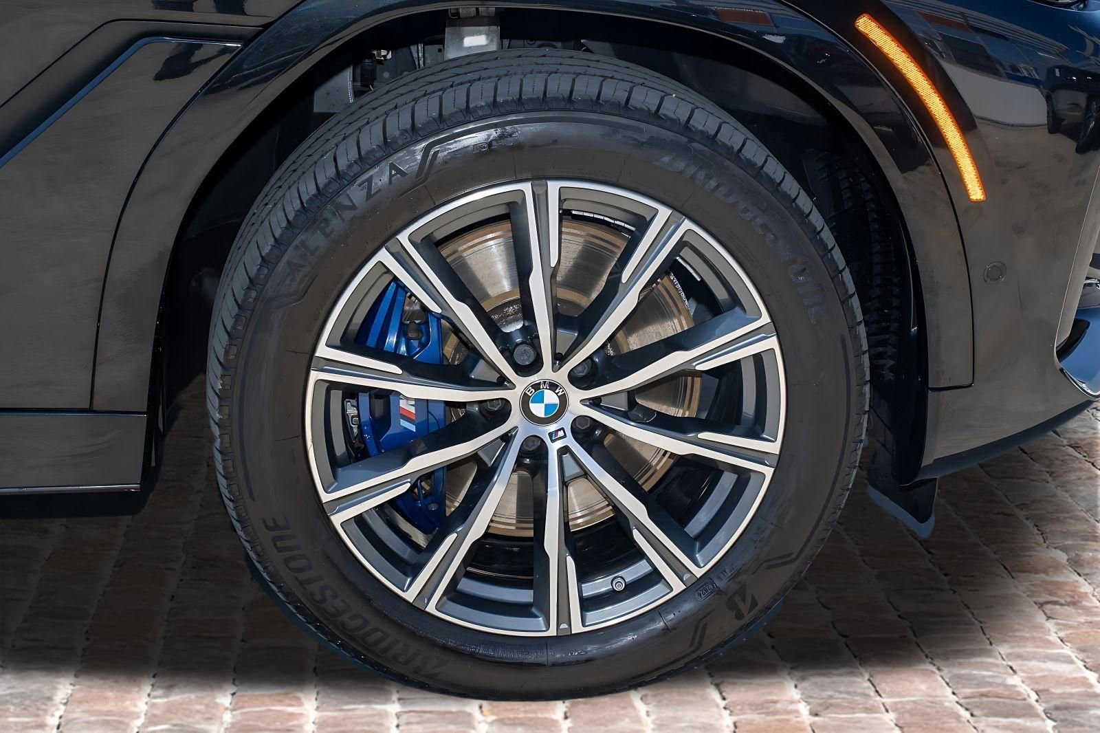 Used 2022 BMW X6 M50i w/ Executive Package image 42