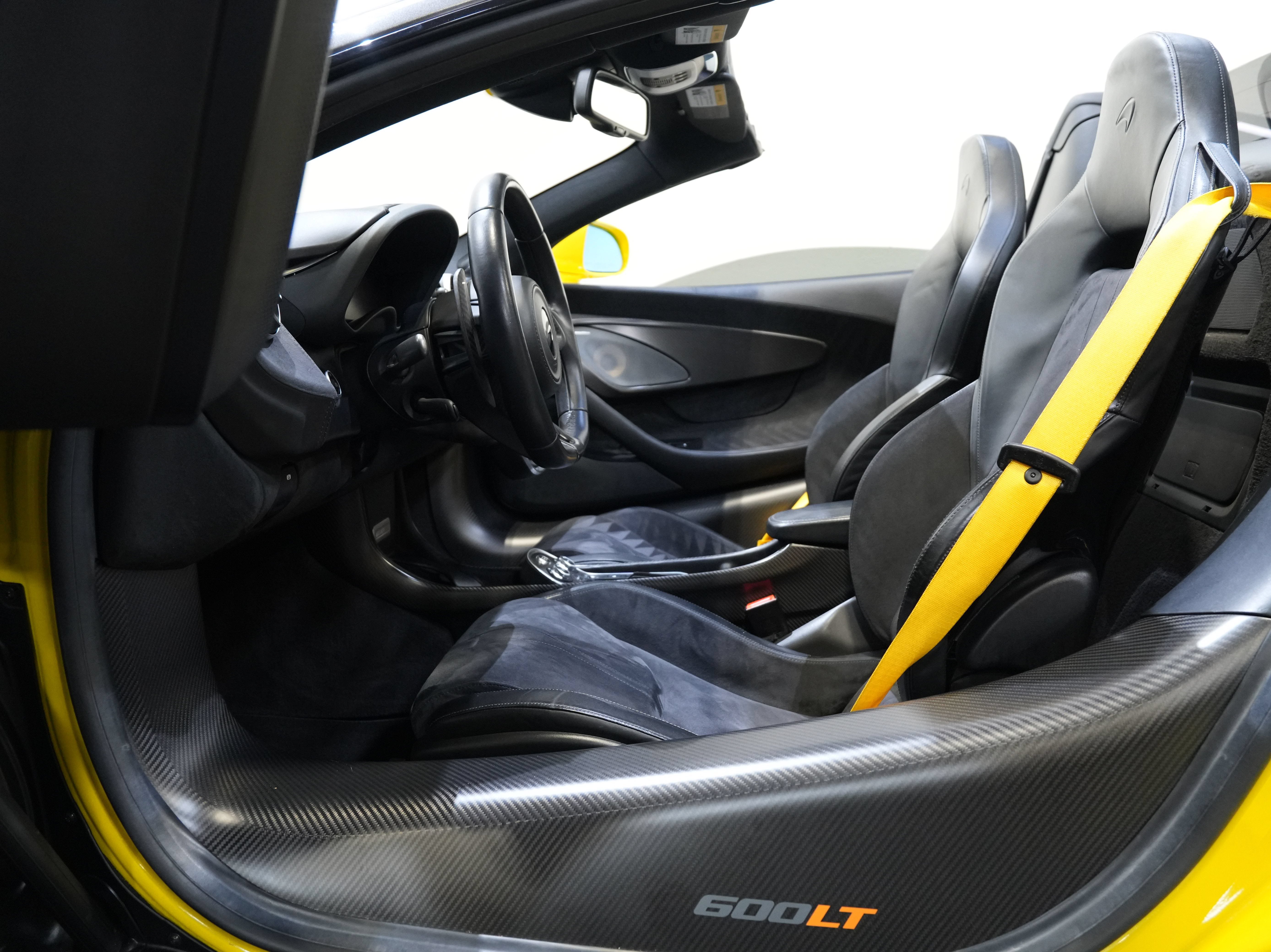 Used 2020 McLaren 600LT Spider RWD image 31