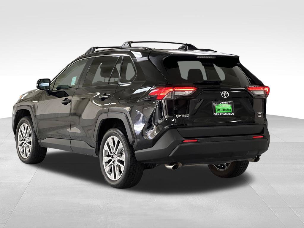 Used 2022 Toyota RAV4 XLE Premium AWD/4WD image 3