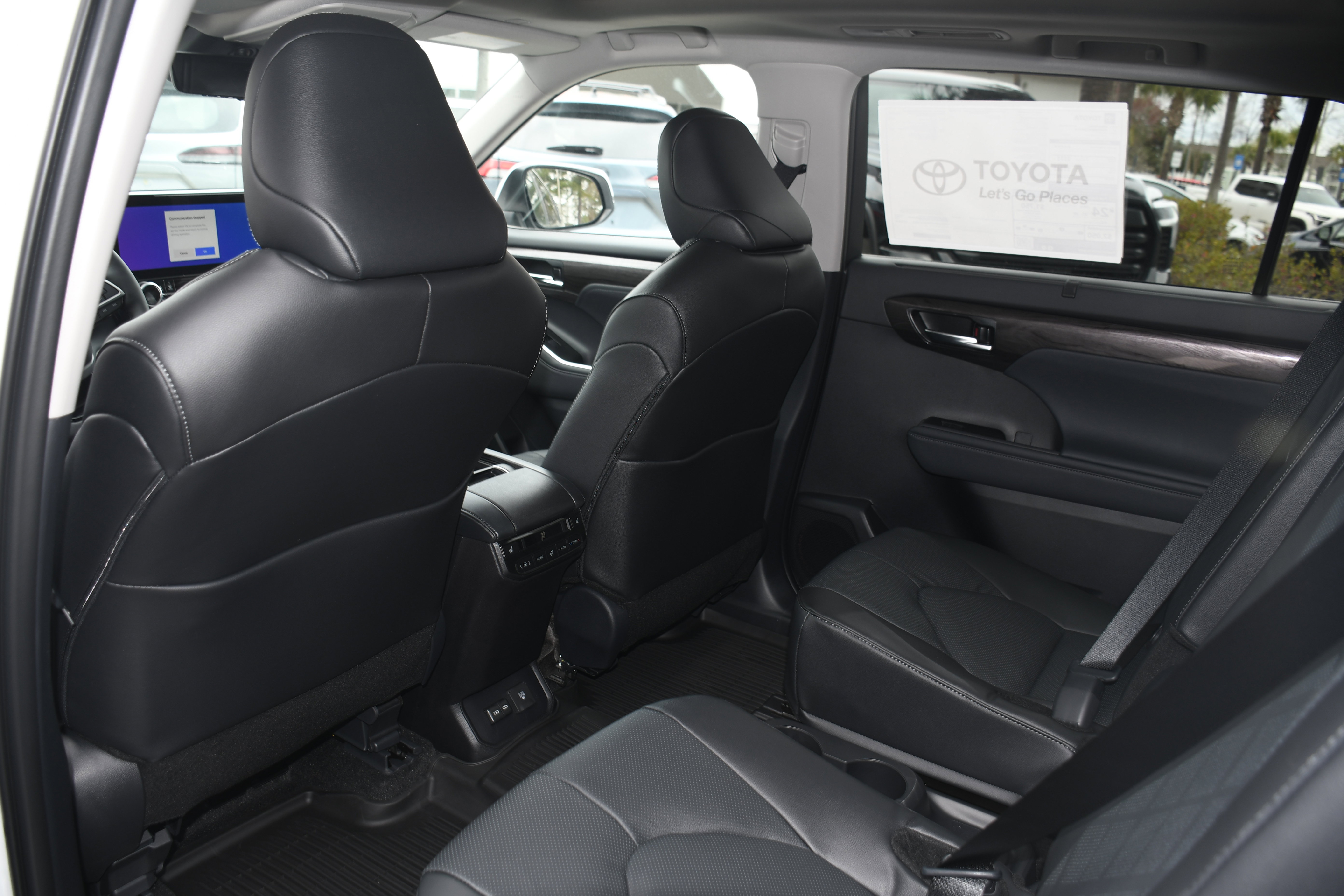 New 2026 Toyota Highlander Platinum image 8