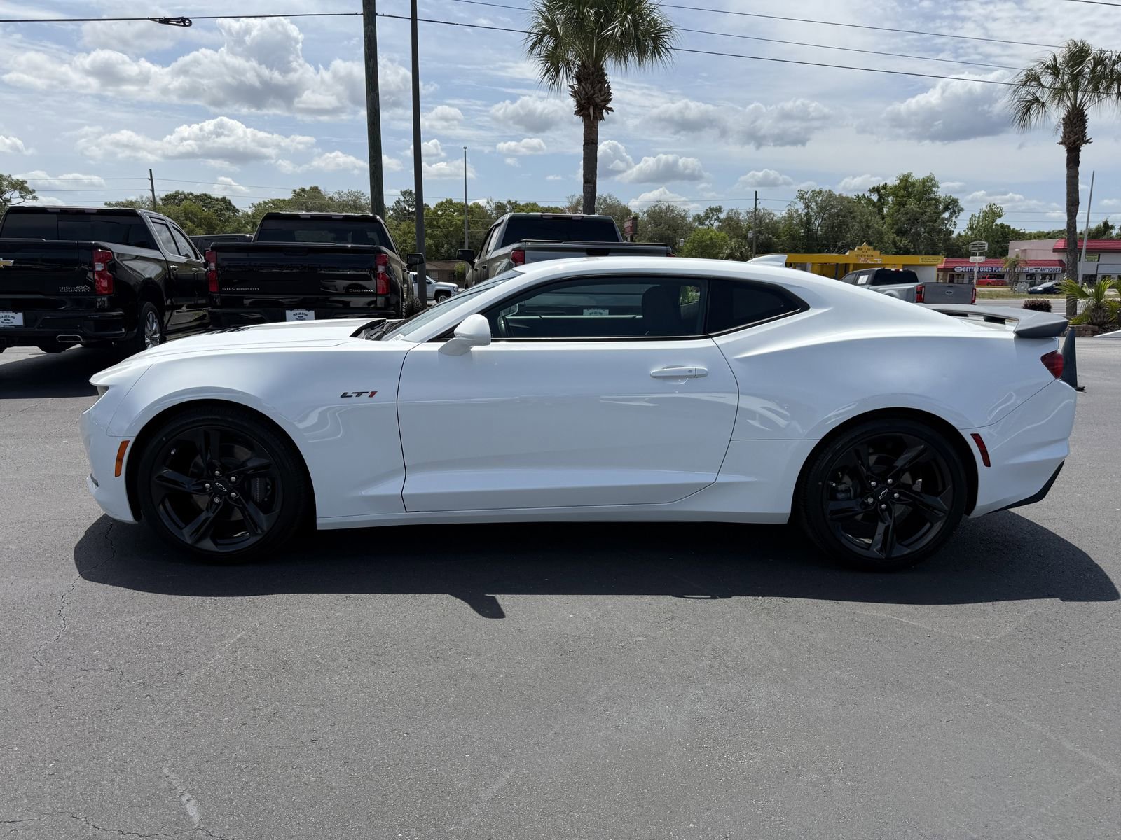 Used 2023 Chevrolet Camaro LT RWD image 7