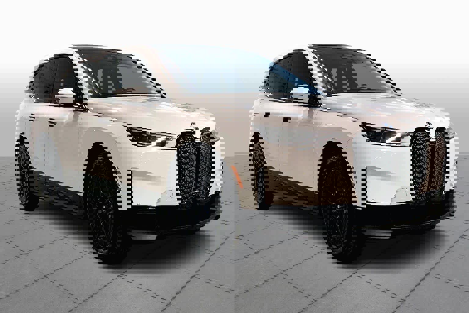 Used 2024 BMW iX xDrive50 w/ Convenience Package image 3