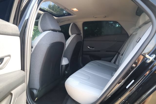 Certified 2025 Hyundai Elantra Limited FWD image 22