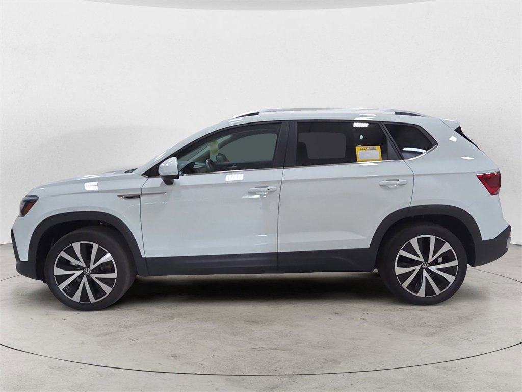 Used 2022 Volkswagen Taos SE image 2