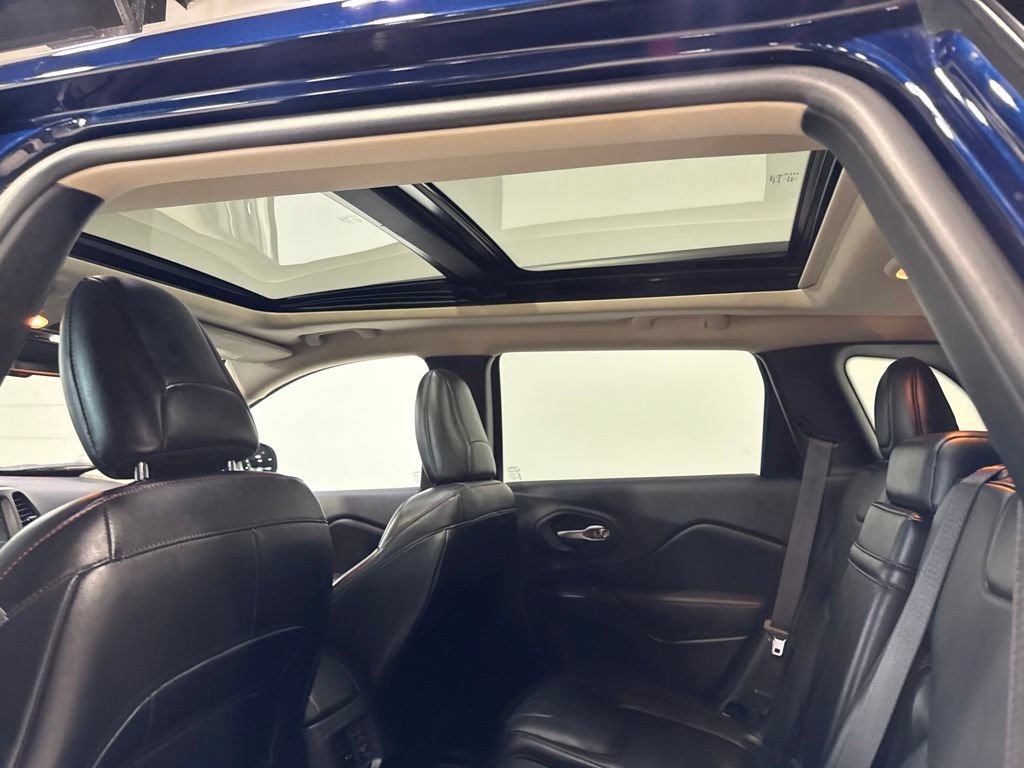 Used 2014 Jeep Cherokee Trailhawk w/ Technology Group AWD/4WD image 37