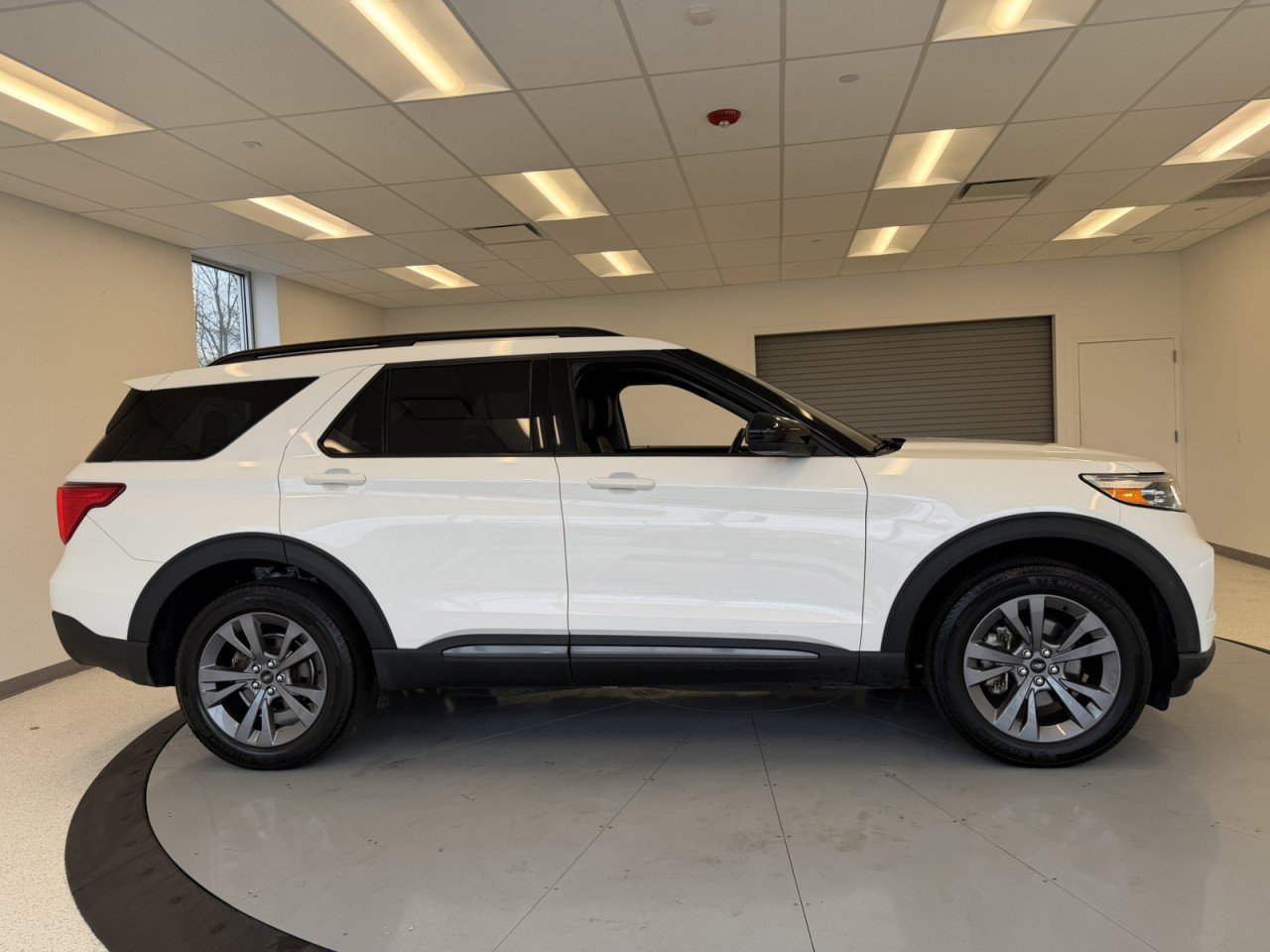Used 2022 Ford Explorer XLT w/ Equipment Group 202A AWD/4WD image 61