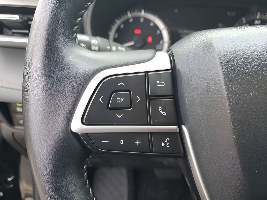 Used 2025 Toyota Highlander LE image 34
