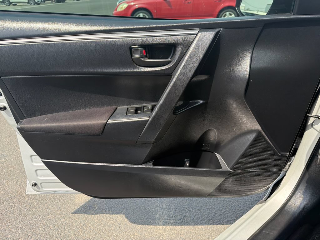 Used 2015 Toyota Corolla L FWD image 10