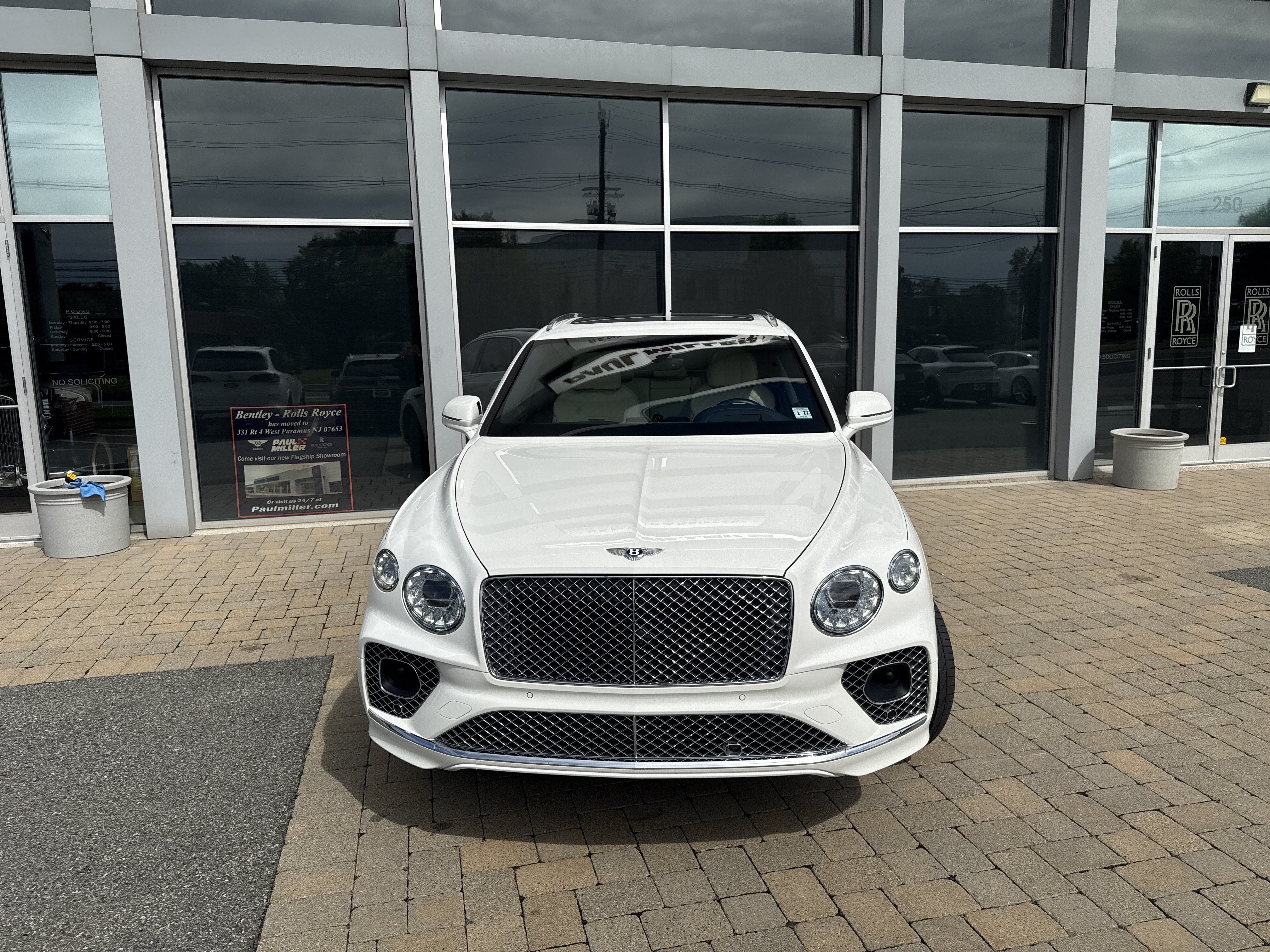 Used 2022 Bentley Bentayga AWD/4WD image 37