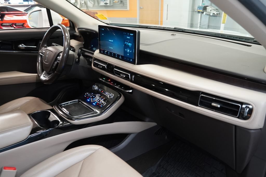Used 2022 Lincoln Nautilus Reserve AWD/4WD image 30