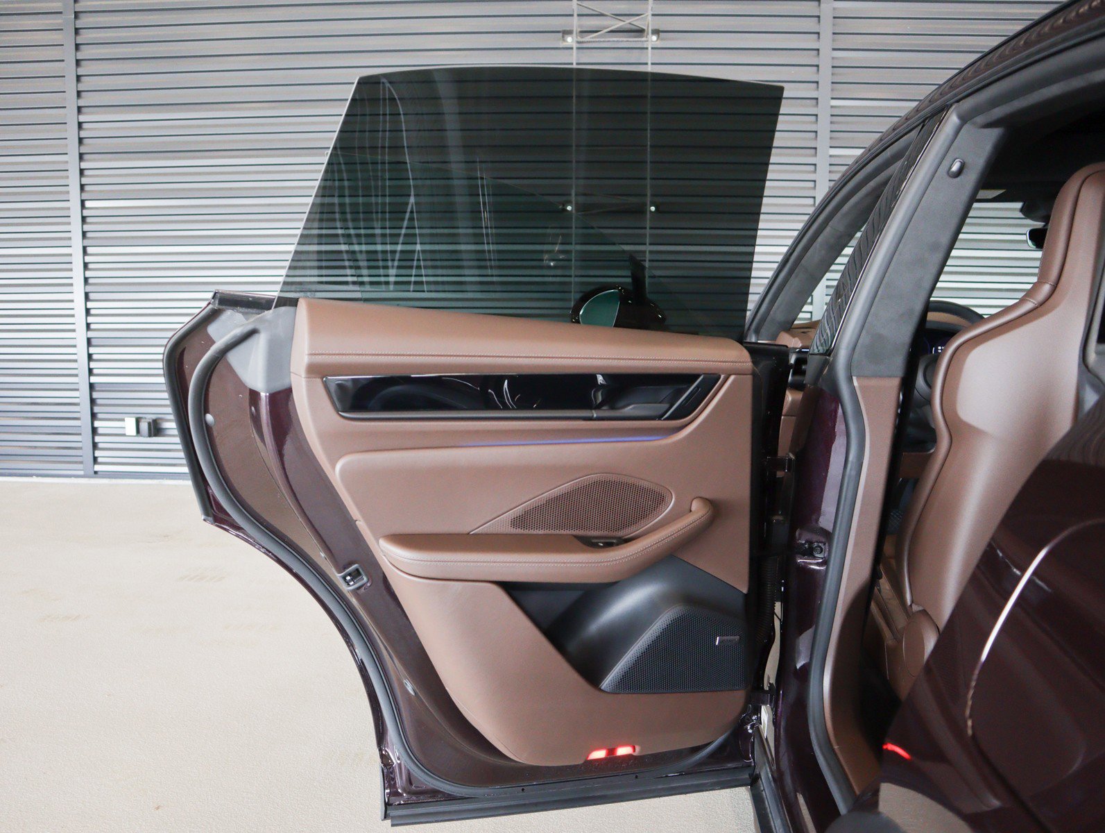 Used 2025 Porsche Macan Electric w/ Premium Package RWD image 23
