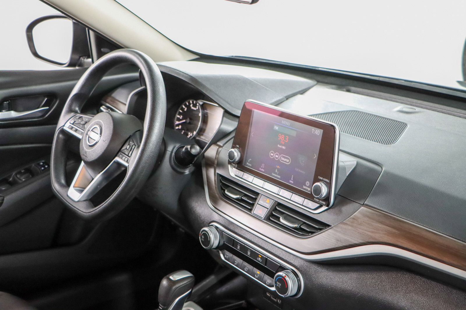 Used 2024 Nissan Altima 2.5 SV image 25