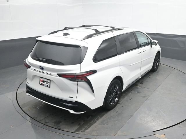 Used 2025 Toyota Sienna XSE image 11