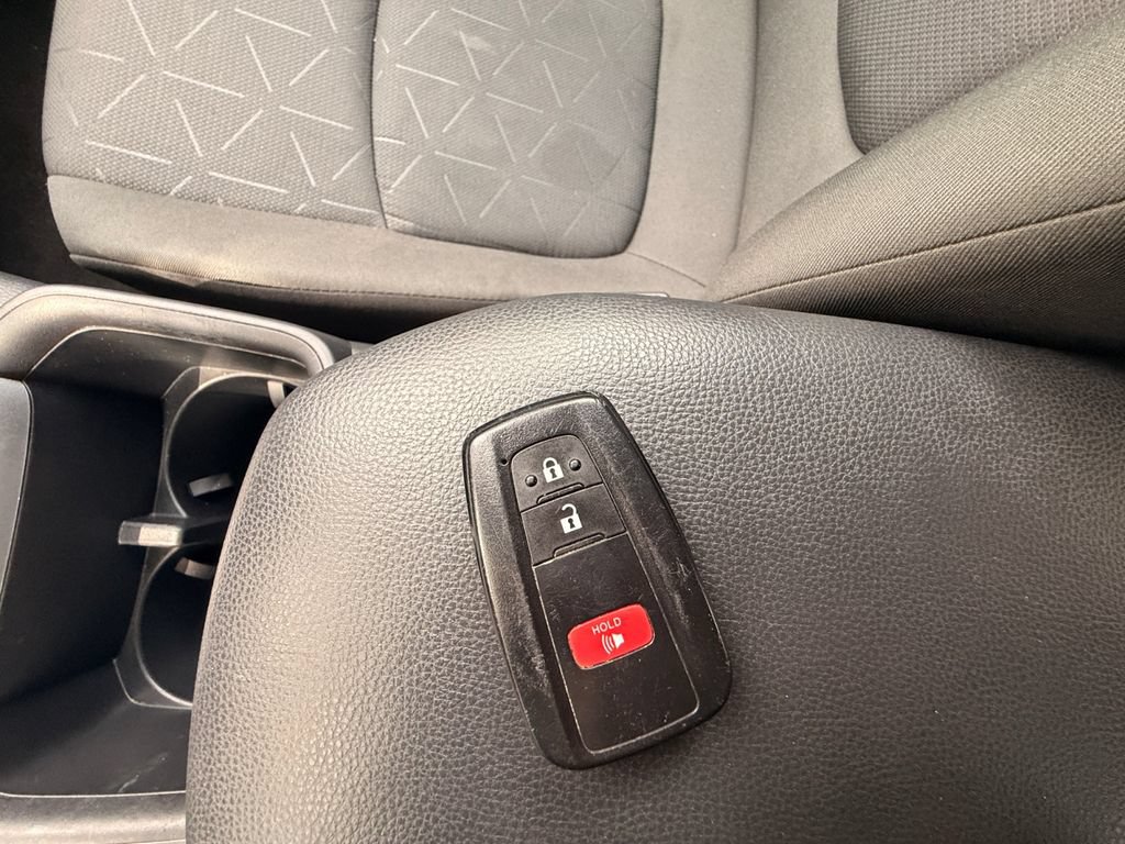 Used 2024 Toyota RAV4 XLE FWD image 32
