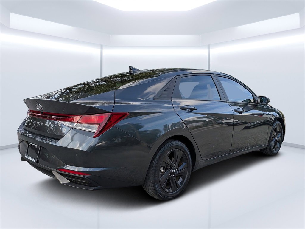 Used 2022 Hyundai Elantra SEL image 3