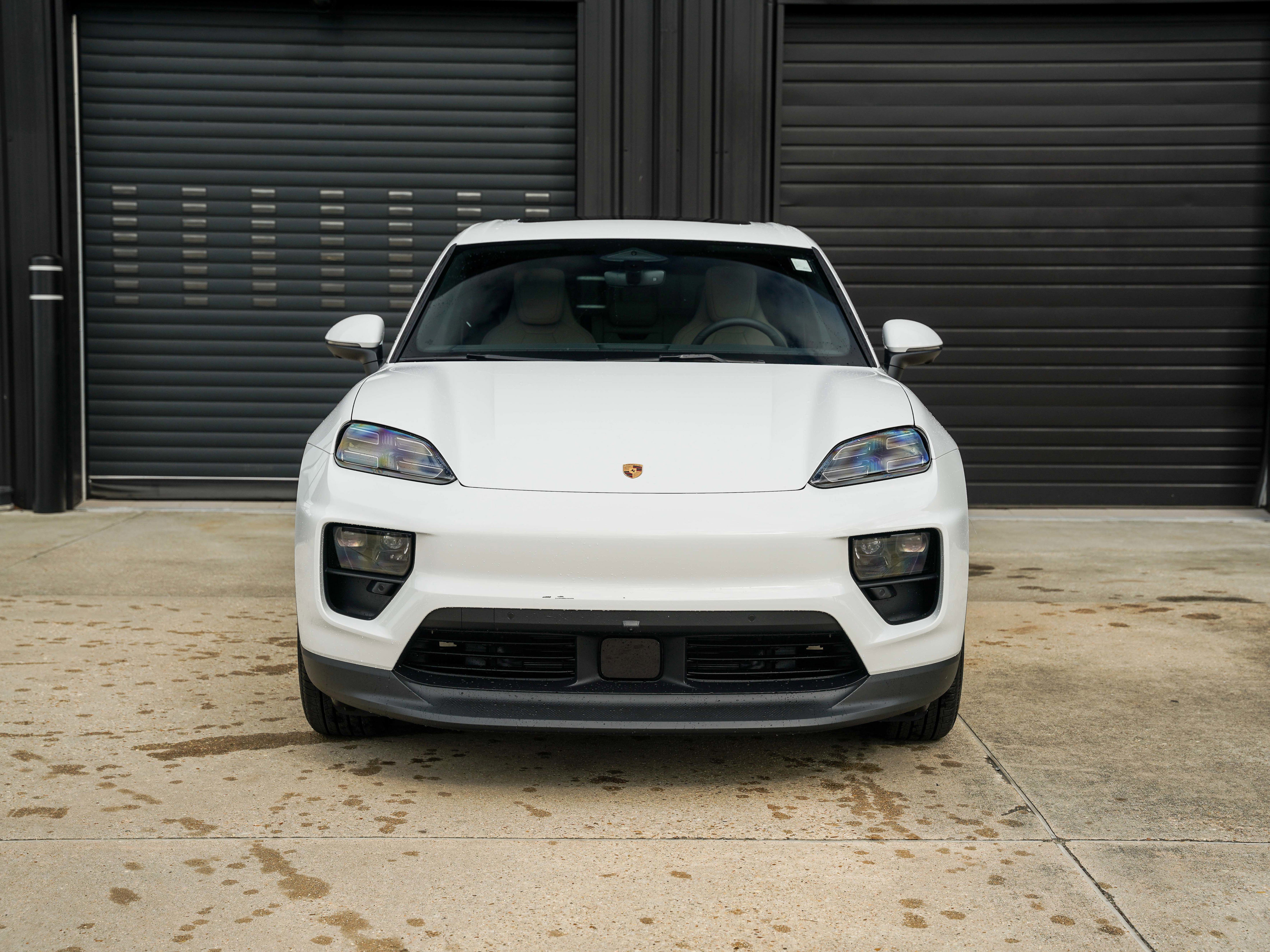 Certified 2025 Porsche Macan Electric image 7