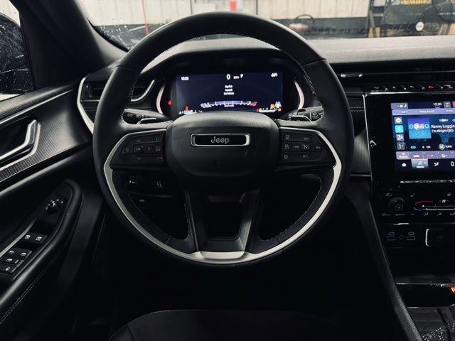 Used 2023 Jeep Grand Cherokee Altitude image 24