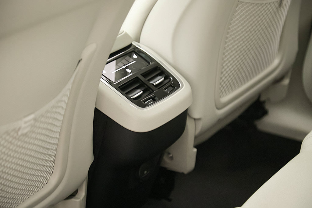 Certified 2026 Volvo XC60 B5 Ultra AWD/4WD image 24