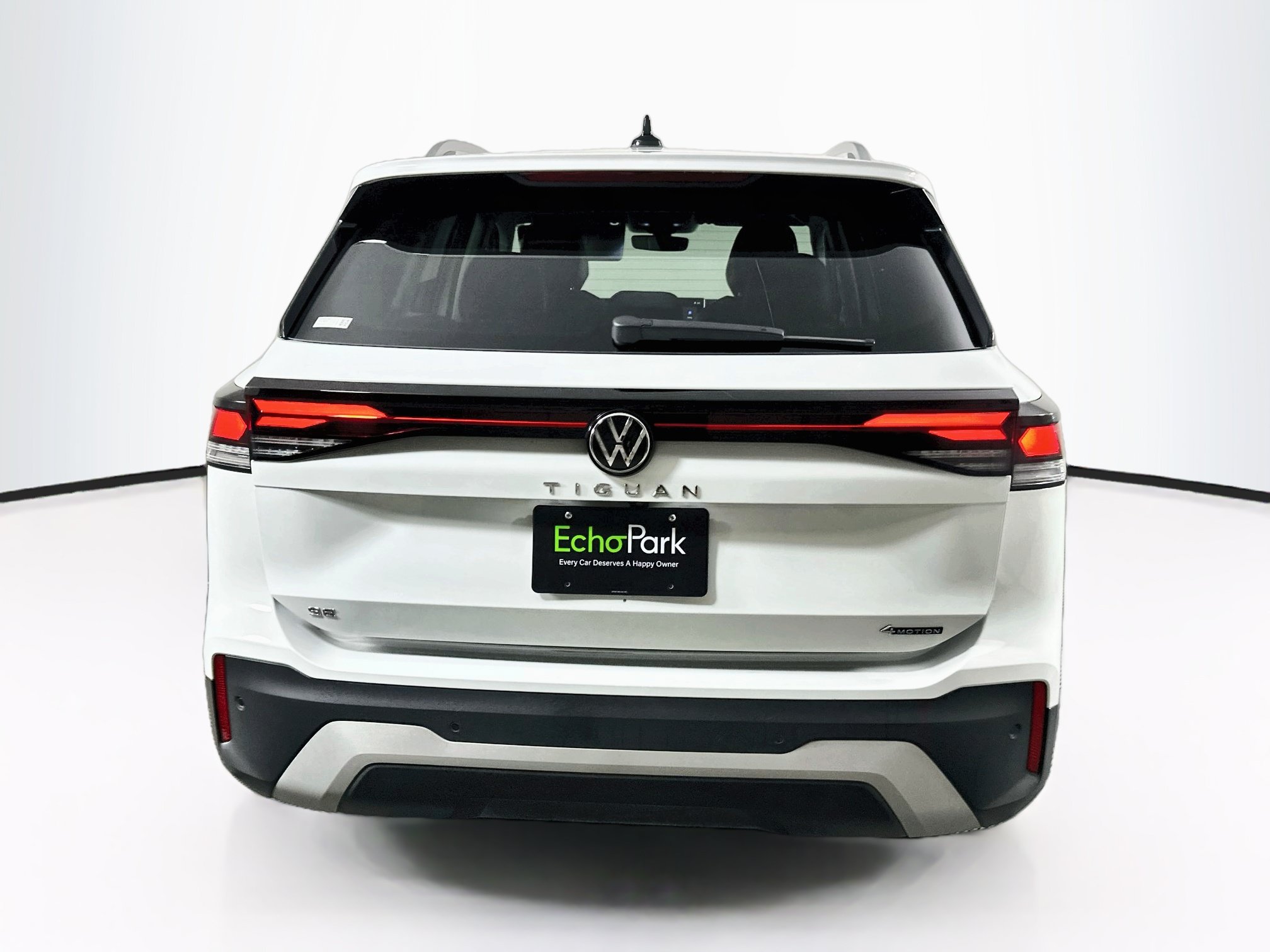 Used 2026 Volkswagen Tiguan SE AWD/4WD image 7