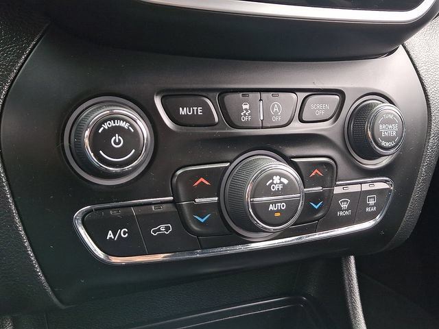 Used 2019 Jeep Cherokee Limited AWD/4WD image 29